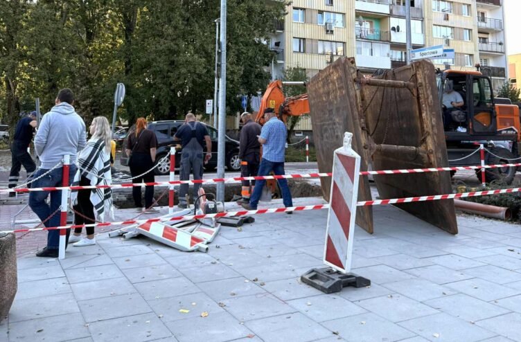 Uszkodzona nawierzchnia na ul. Fieldorfa: powiat przystępuje do naprawy we własnym zakresie