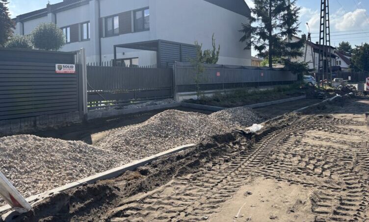 Zielonka - Postępują prace modernizacyjne w ul. Brzozy-Brzeziny