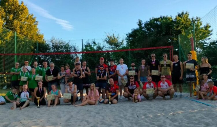Turniej siatkówki plażowej pod patronatem Wójta Gminy Dąbrówka