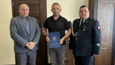 Remont garażu OSP Jadów. Podpisano umowę na realizację inwestycji