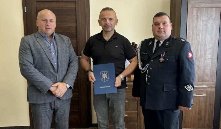 Remont garażu OSP Jadów. Podpisano umowę na realizację inwestycji