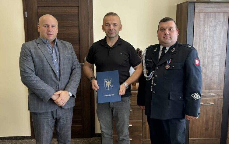 Remont garażu OSP Jadów. Podpisano umowę na realizację inwestycji