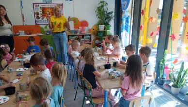 Ząbki - Przedszkolaki z Zielonego Dinka odkrywają moc recyklingu!