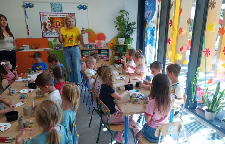 Ząbki - Przedszkolaki z Zielonego Dinka odkrywają moc recyklingu!