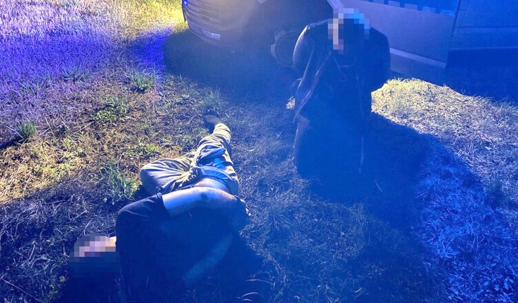 Poszukiwany 29-latek z sądowym zakazem uciekał przed policją – został zatrzymany po pościgu