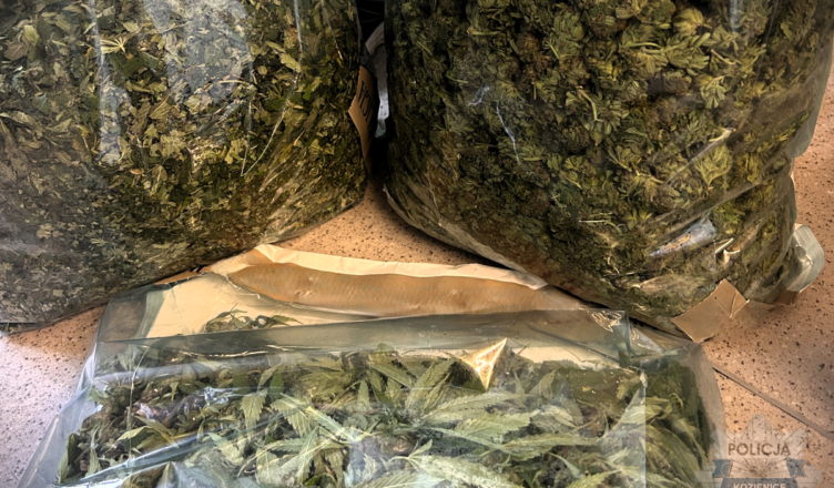 Policjanci przechwycili 5 kilogramów narkotyków. Trzech mężczyzn w areszcie.