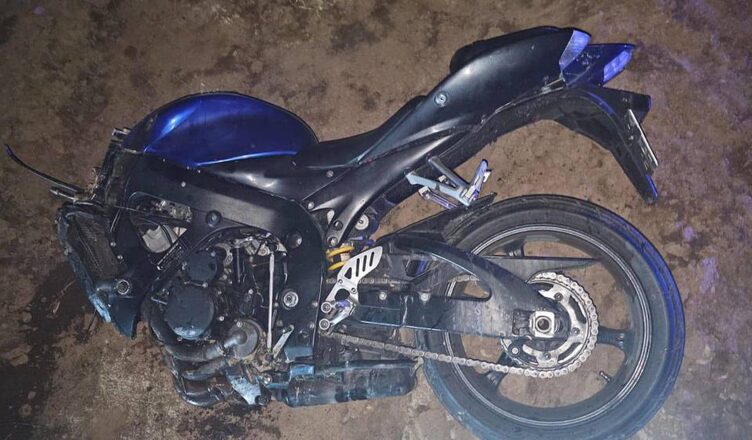 Pijany motocyklista uderzył w betonowy przepust