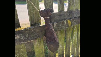 Groził, że wysadzi dom. Na płocie zawiesił pocisk moździerzowy