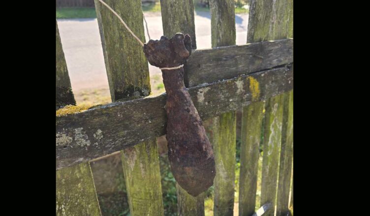 Groził, że wysadzi dom. Na płocie zawiesił pocisk moździerzowy