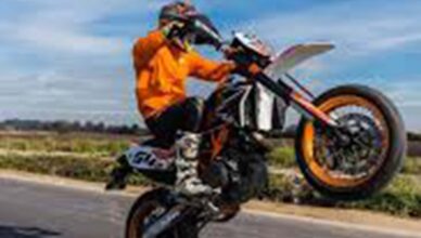 15-latek chciał popisać się na motocyklu: brak kasku, brak uprawnień i…potrącony pieszy