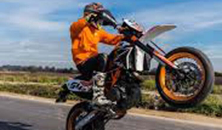 15-latek chciał popisać się na motocyklu: brak kasku, brak uprawnień i…potrącony pieszy