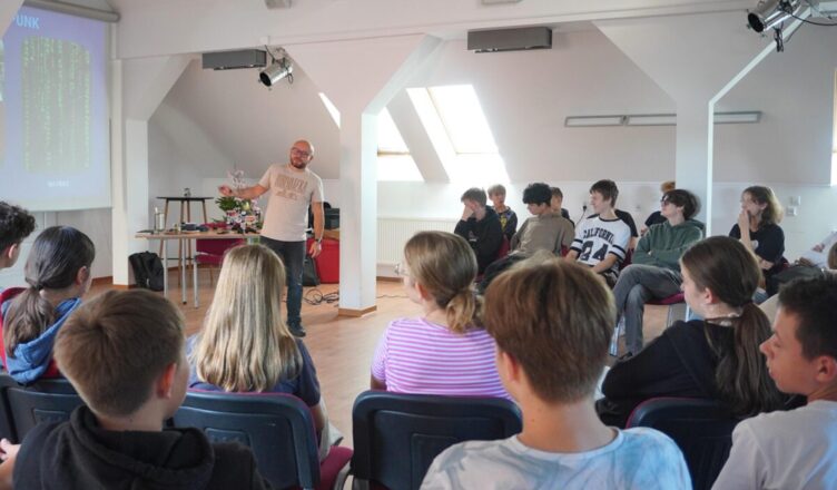 Wirtualna rzeczywistość, mitologia i podróże bez granic w bibliotece