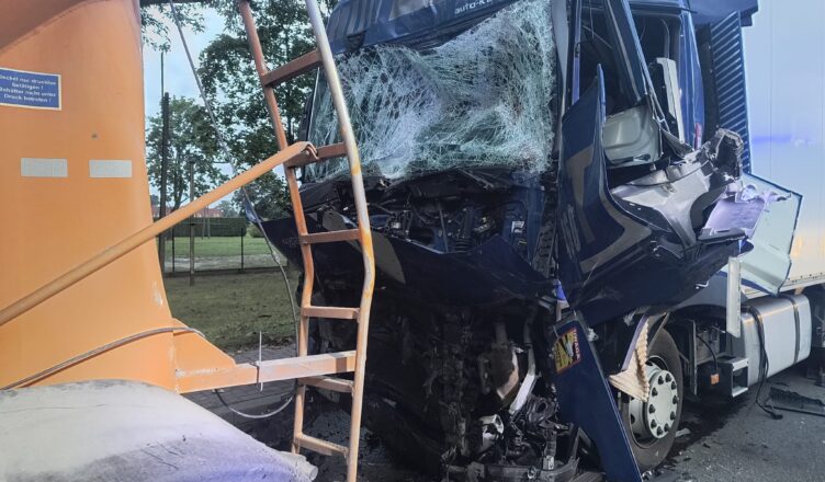 Zderzenie trzech ciężarówek na DK 62