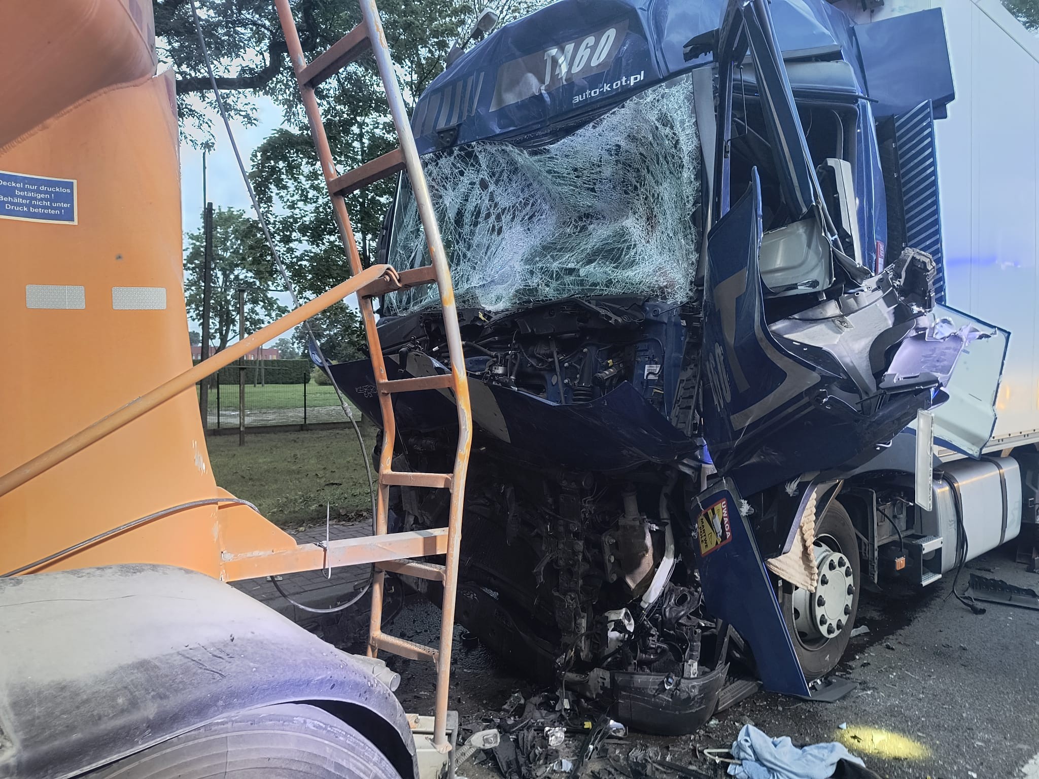 Zderzenie trzech ciężarówek na DK 62
