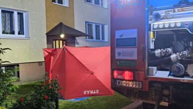 Tragiczny pożar w budynku mieszkalnym. Dwie osoby nie żyją