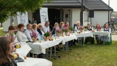 Jan Kochanowski w Kuźni Norwida. Narodowe Czytanie w Gminie Dąbrówka