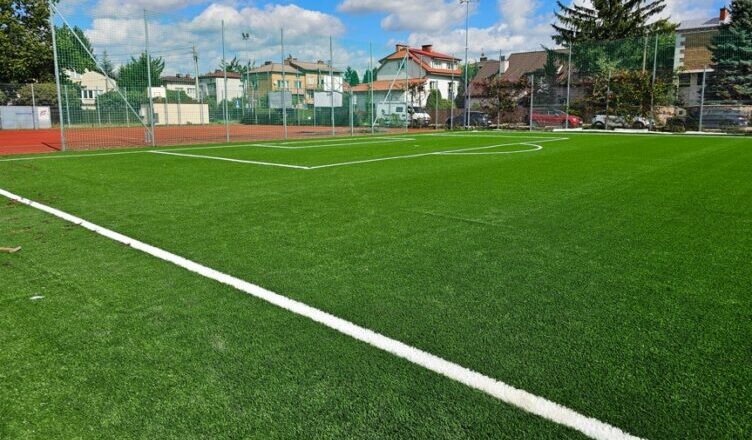 Nowy rozdział dla Orlika w Wołominie. Modernizacja boiska przy ul. Legionów dobiega końca