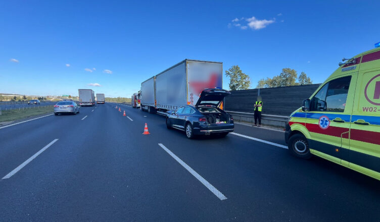 Policjanci zatrzymali pijanego kierującego audi - na S8 spowodował kolizję z ciężarówką.