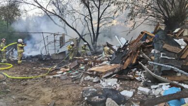 Groźny pożar w Ślężanach. Spłonął budynek gospodarczy i odpady