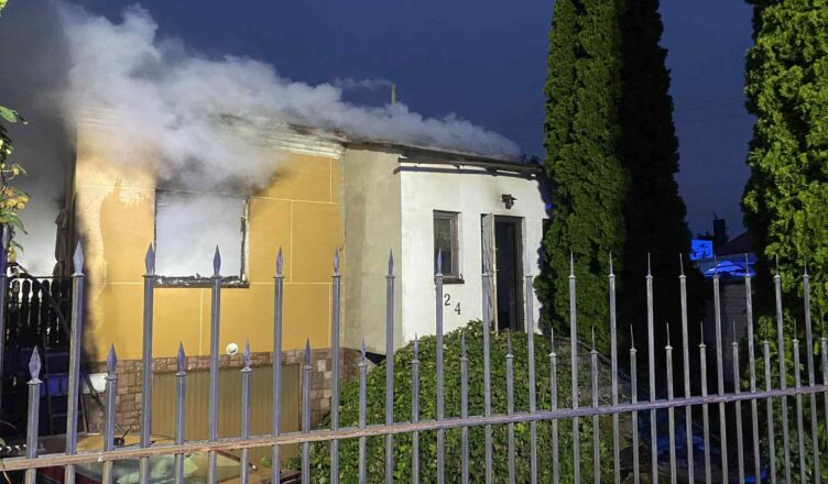Pożar budynku mieszkalnego w Wołominie: szybka reakcja służb zapobiegła tragedii