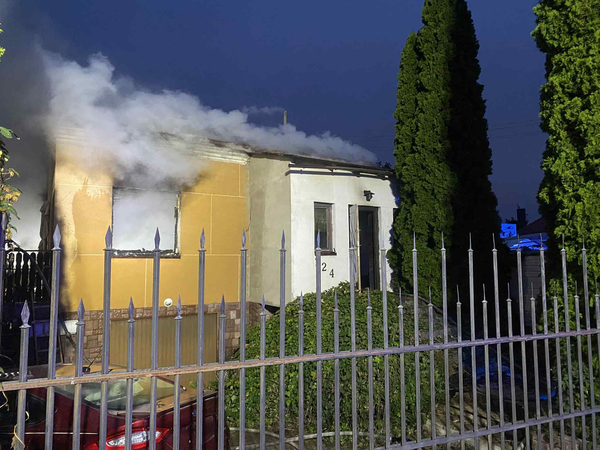 Pożar budynku mieszkalnego w Wołominie: szybka reakcja służb zapobiegła tragedii