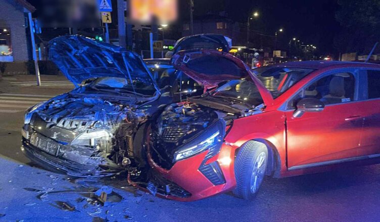 Zderzenie dwóch pojazdów w centrum miasta