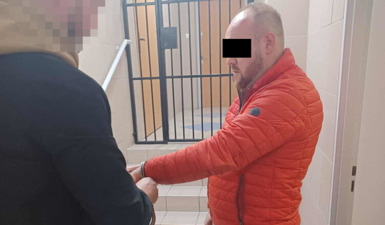 Kierowca pod wpływem narkotyków stracił panowanie nad audi – w pojeździe 4 CMC i kokaina