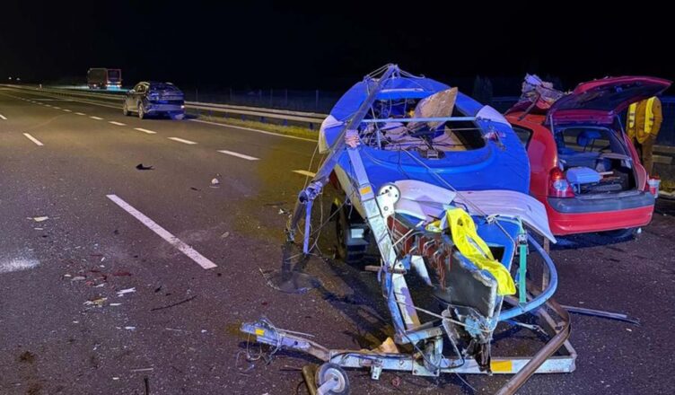 Policjanci wyjaśniają okoliczności wypadku na S7 - jedna osoba trafiła do szpitala