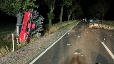 Zderzenie osobówki i ciągnika rolniczego na DW-617