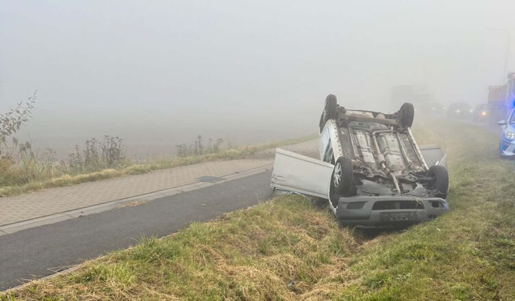 Poranne dachowanie toyoty. Dostosujmy prędkość do warunków na drodze!