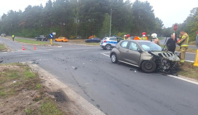 Groźna kolizja na skrzyżowaniu dróg K76 i DW801