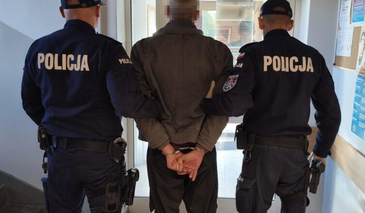 Mężczyzna groził córce nożem. Usłyszał zarzuty.