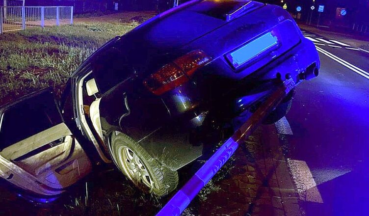 Kierowca audi stracił panowanie nad pojazdem, a potem prawo jazdy. Miał 2 promile