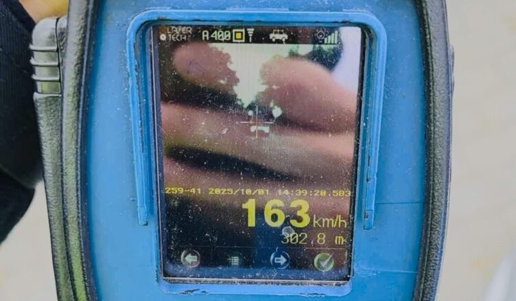 Kierowca BMW pędził 163 km/h w obszarze zabudowanym – stracił prawo jazdy