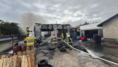 Pożar garażu samochodowego
