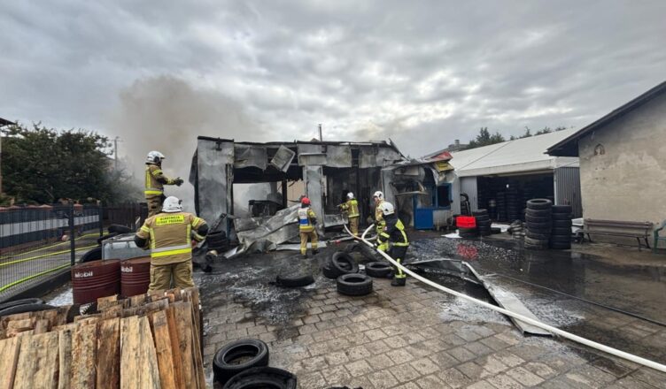 Pożar garażu samochodowego