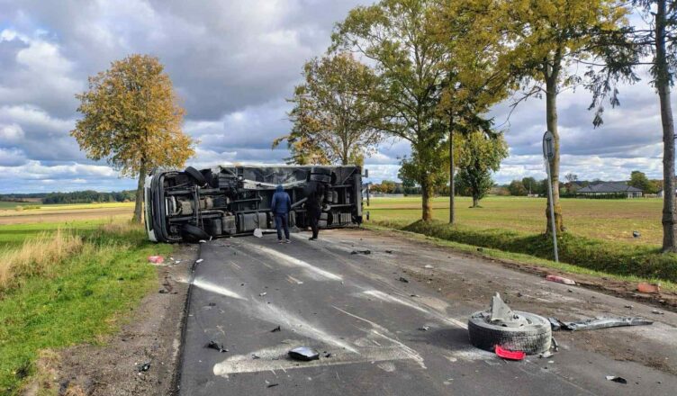 Zderzenie busa z ciężarówką na DW616
