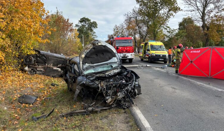 Poważny wypadek na DK62 w Karolinie. Poszkodowani trafili do szpitala, w tym jedna osoba śmigłowcem LPR