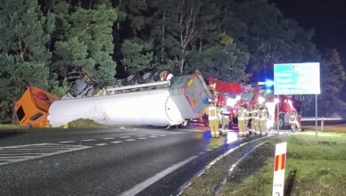 Cysterna z ciekłym azotem w rowie na DK62