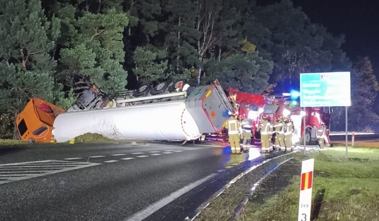 Cysterna z ciekłym azotem w rowie na DK62