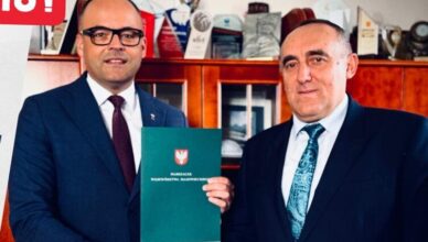 Nowe boisko, większe możliwości – podpisano umowę na modernizację obiektu