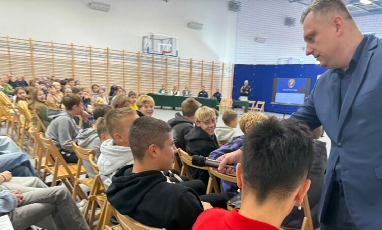 W Ząbkach debatowano o bezpieczeństwie pieszych i użytkowników hulajnóg