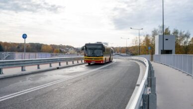 Otwarcie wiaduktu na na Chełmżyńskiej, przywrócenie stałej trasy linii 145