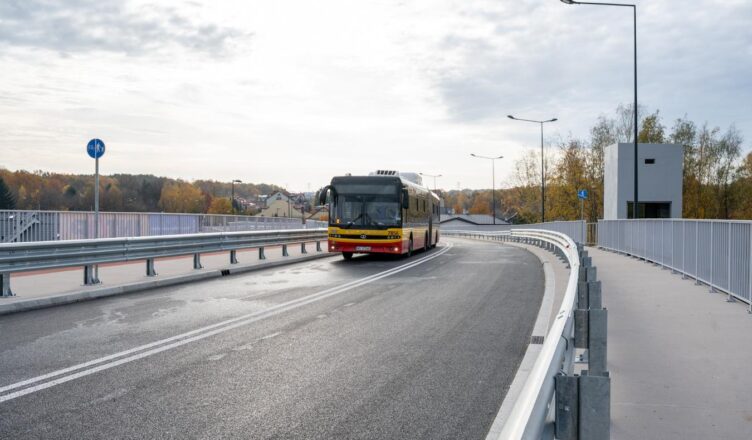 Otwarcie wiaduktu na na Chełmżyńskiej, przywrócenie stałej trasy linii 145