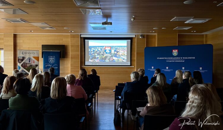 Wspólnie o zdrowiu psychicznym. II Powiatowa Konferencja w Drewnicy zgromadziła specjalistów i praktyków pomocy
