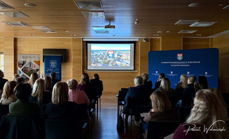 Wspólnie o zdrowiu psychicznym. II Powiatowa Konferencja w Drewnicy zgromadziła specjalistów i praktyków pomocy