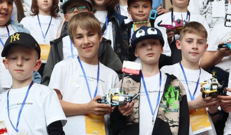 Z Tłuszcza do Singapuru. Młodzi pasjonaci robotyki walczą o udział w światowym finale World Robot Olympiad