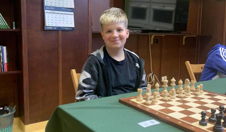 Młody szachista ze Starych Grabii błyszczy w Otwocku!