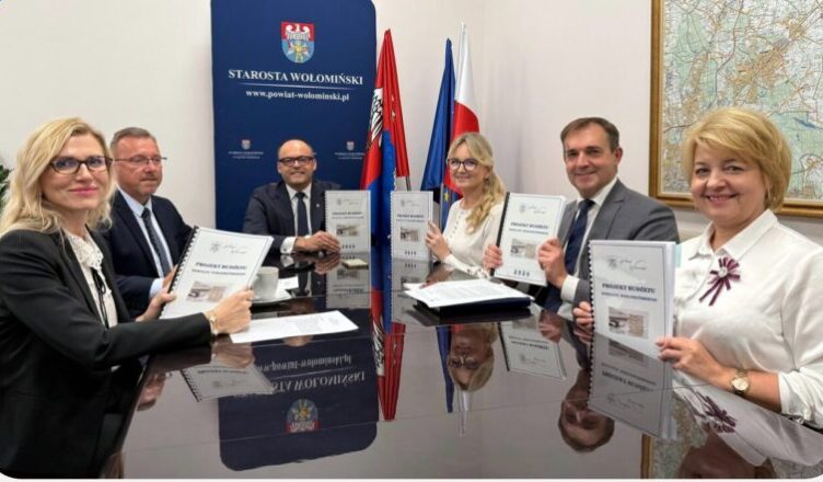 Powiat Wołomiński zaprezentował projekt budżetu na 2026 rok. Inwestycje mają służyć mieszkańcom każdej gminy