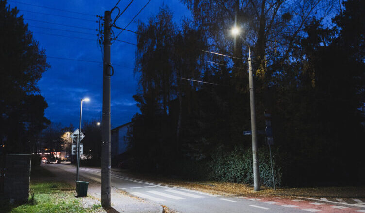 Zielonka - Jaśniej i bezpieczniej na kolejnych przejściach dla pieszych